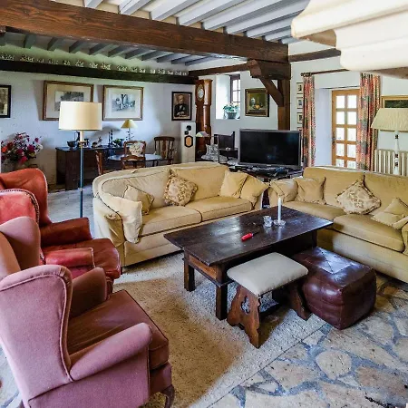 Historic Castle In With Swimming Pool, Billiards Semesterbostad Le Veurdre
