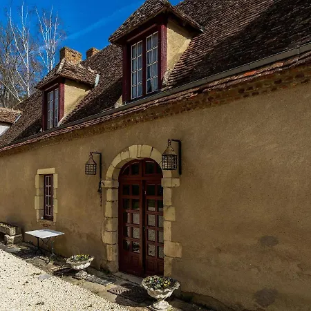 Semesterbostad Historic Castle In With Swimming Pool, Billiards Le Veurdre