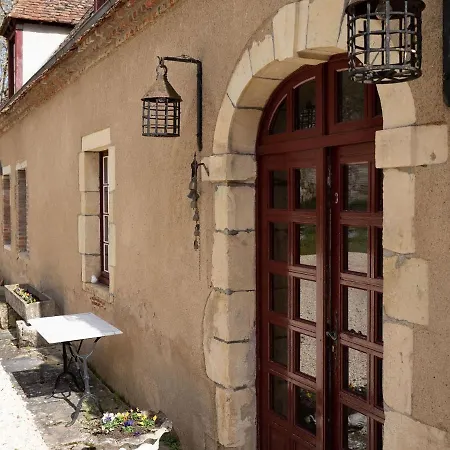 Historic Castle In With Swimming Pool, Billiards Le Veurdre