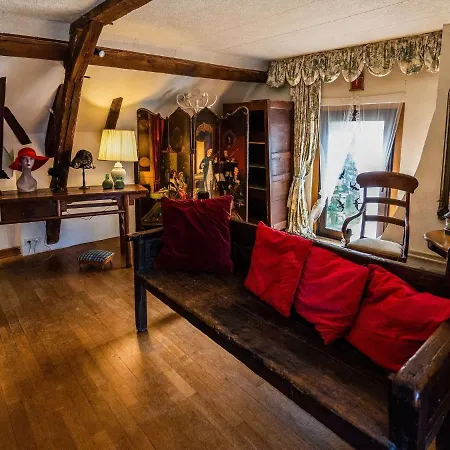 Historic Castle In With Swimming Pool, Billiards Semesterbostad *