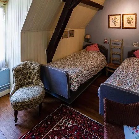 Historic Castle In With Swimming Pool, Billiards * Le Veurdre