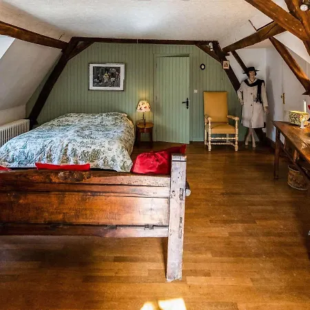 Historic Castle In With Swimming Pool, Billiards Semesterbostad Le Veurdre